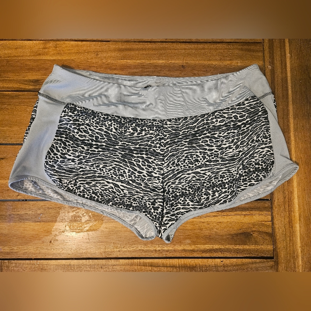 Nike Running Dri-Fit Animal Print Shorts Women’s XL – Gray & Black Performance
